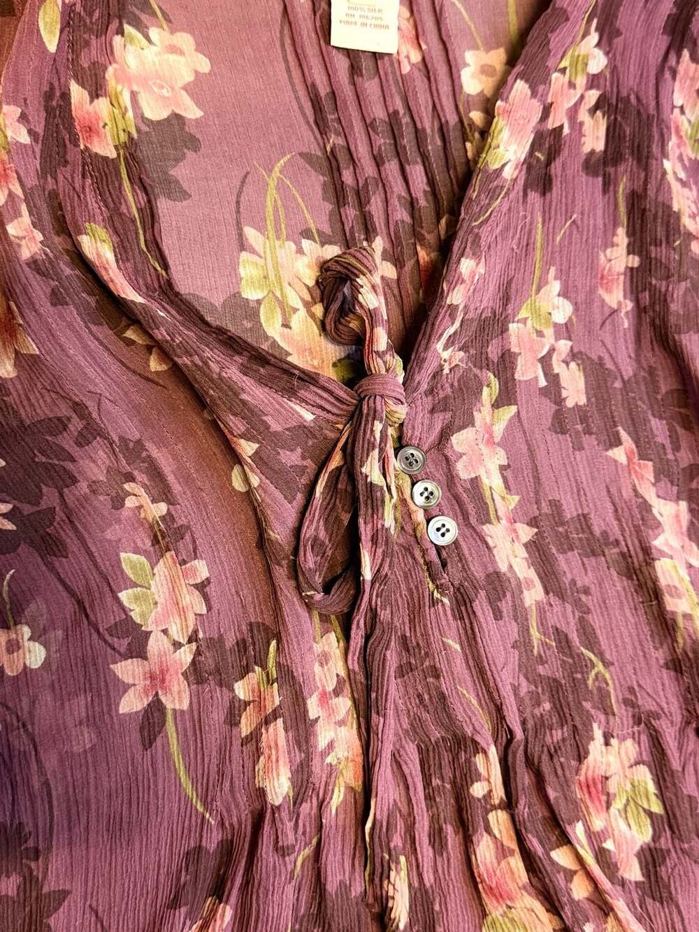 Sundance 100% Silk Floral Pintuck Tie-Neck Blouse Size M - Picture 2 of 3